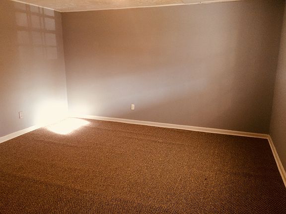 4th image of 526 Woodford Ave