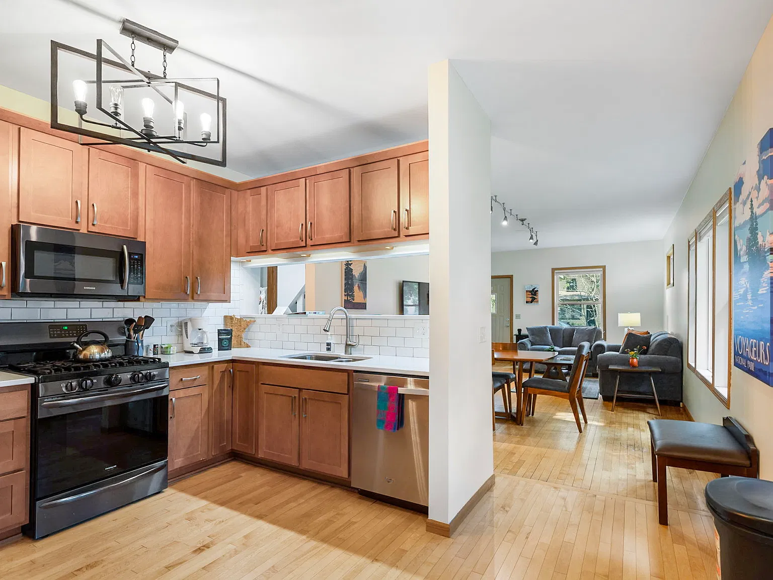 4 bed, 2.5 bath, 2445 sqft, $4,000 — Photo 4