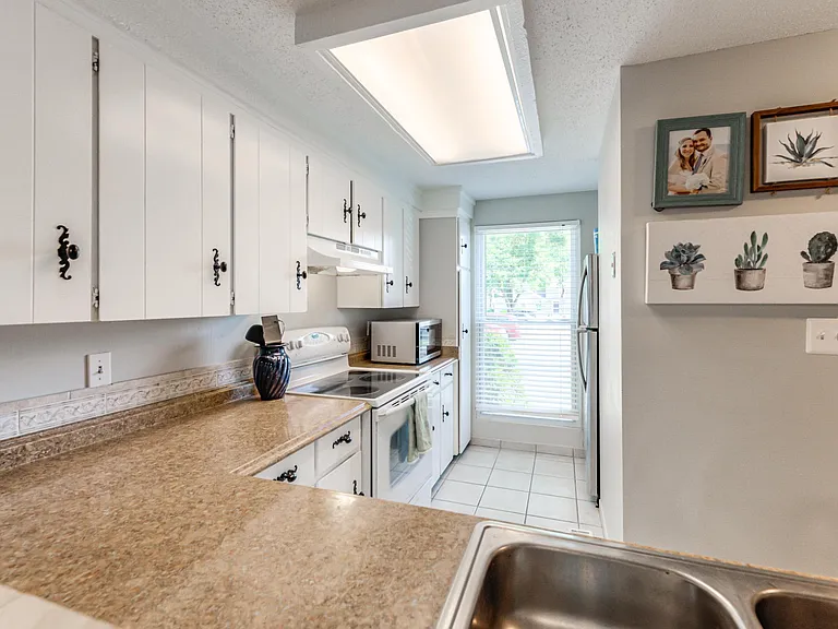 8040 Halsey St — Photo 4