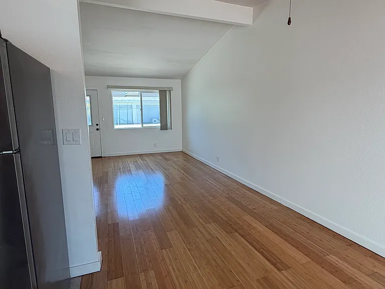2474 Elden Ave #B — Photo 6