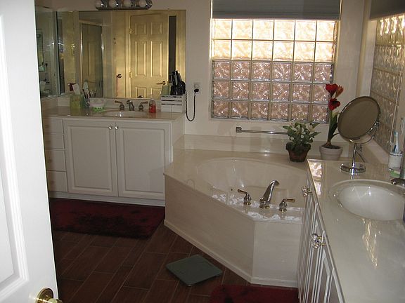 4th image of 14930 W Medinah Way