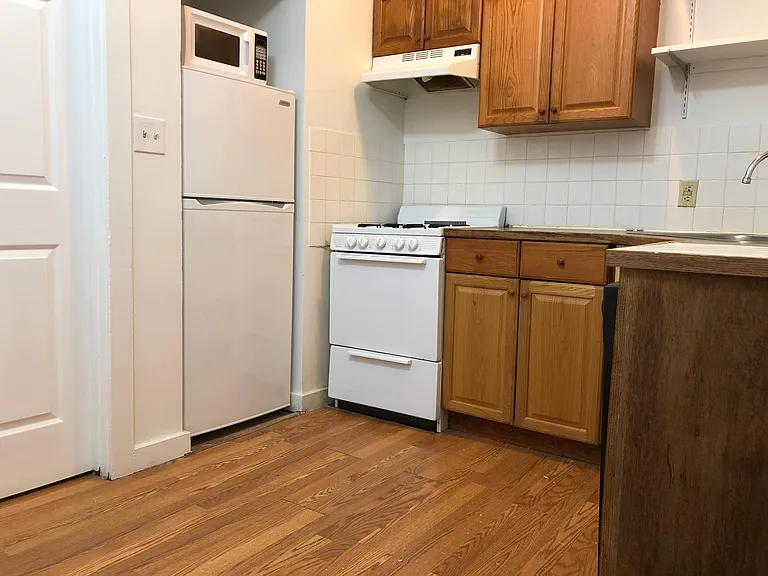 34 Cunard St #2 — Photo 14