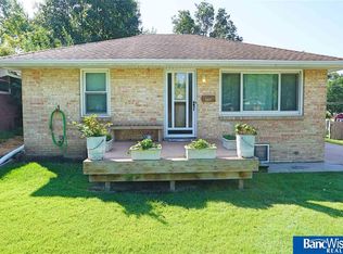 6827 Adams St, Lincoln, NE 68507