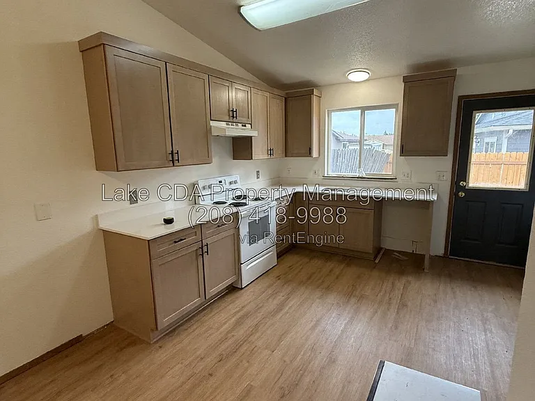 202 N Lava Ln #B — Photo 2