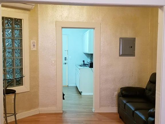 5th image of 504 W San Antonio Ave #4