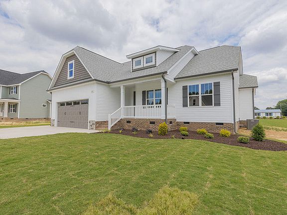 3rd image of 24 Sanders Farm Dr