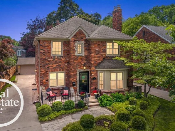 305 Moran Rd, Grosse Pointe Farms, MI 48236
