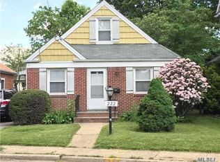 222 Courthouse Rd, Franklin Square, NY 11010