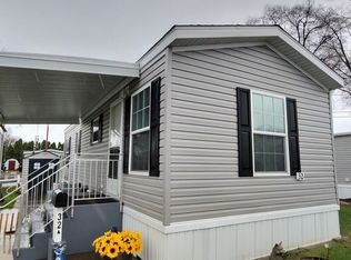 1451 Oak Harbor Rd #32A, Fremont, OH 43420