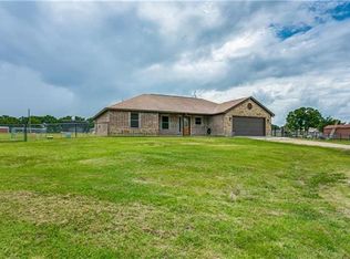 104 Wade Ct, Springtown, TX 76082
