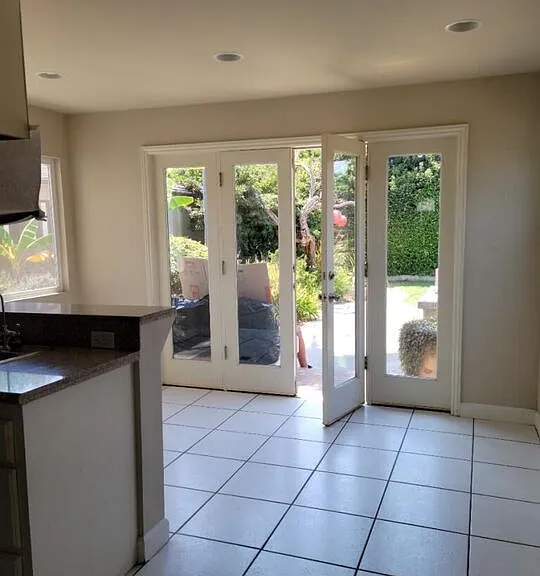 8501 Lilienthal Ave — Photo 3