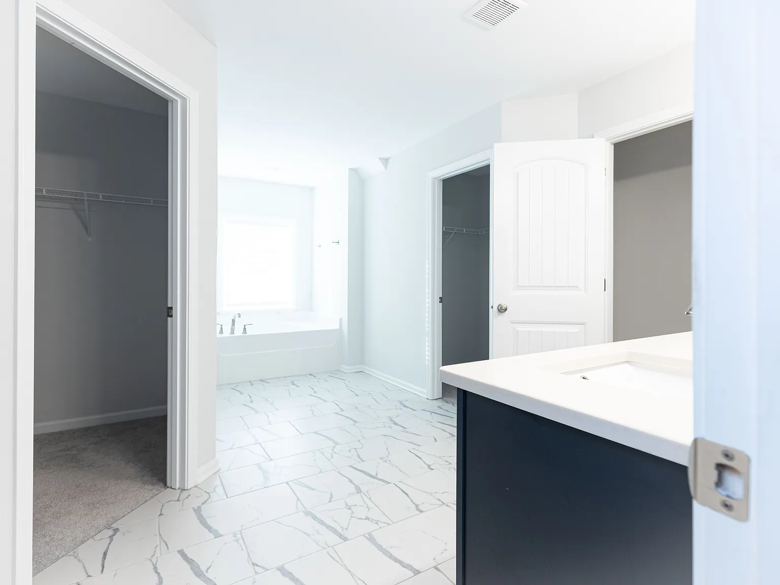 4 bed, 2667 sqft, $2,600 — Photo 2