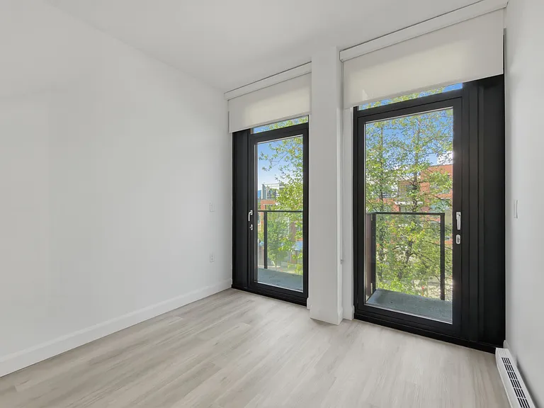 2511 Carolina St — Photo 101