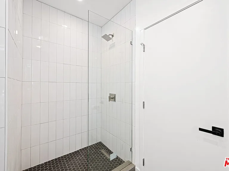1246 N Formosa Ave — Photo 17