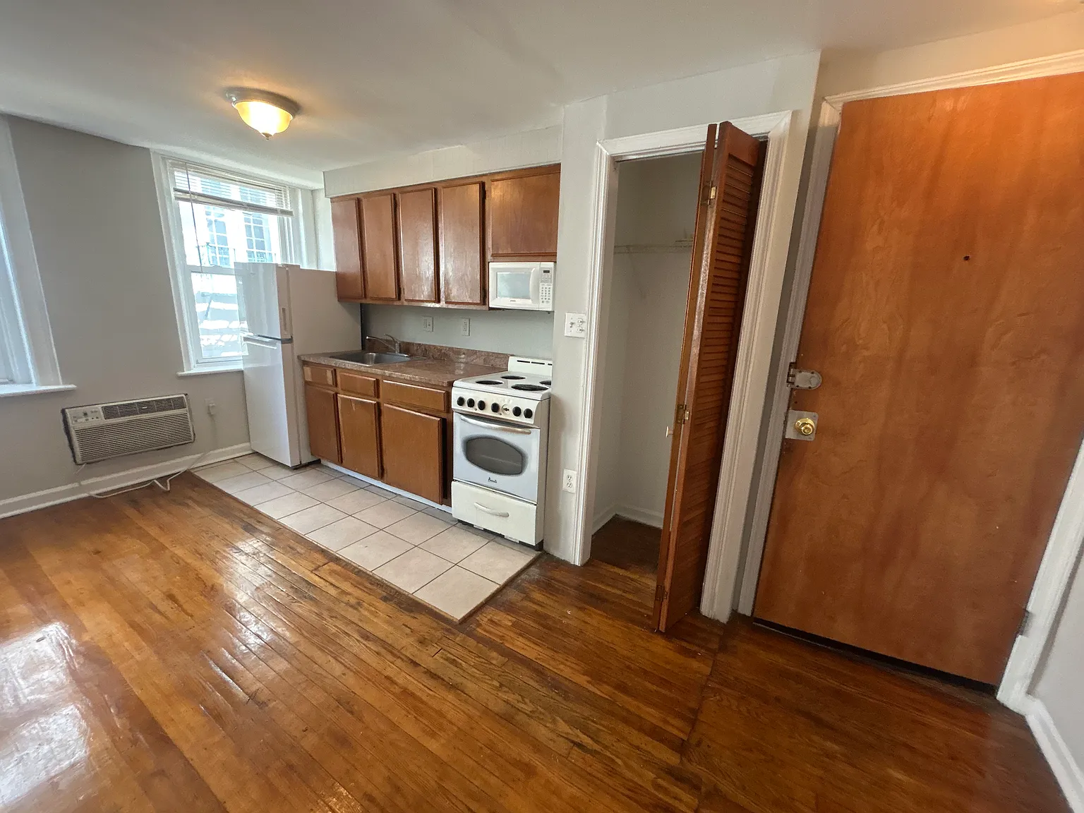 1 bed, $1,090 — Photo 3