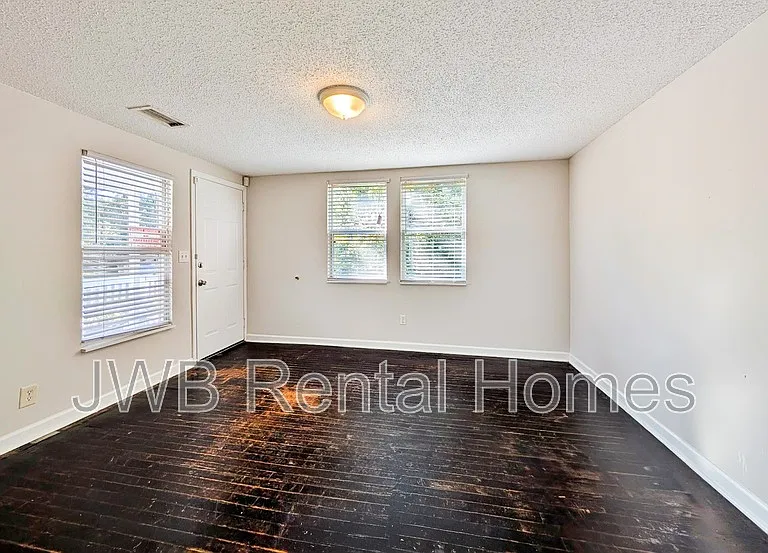 1610 Minerva Ave — Photo 3