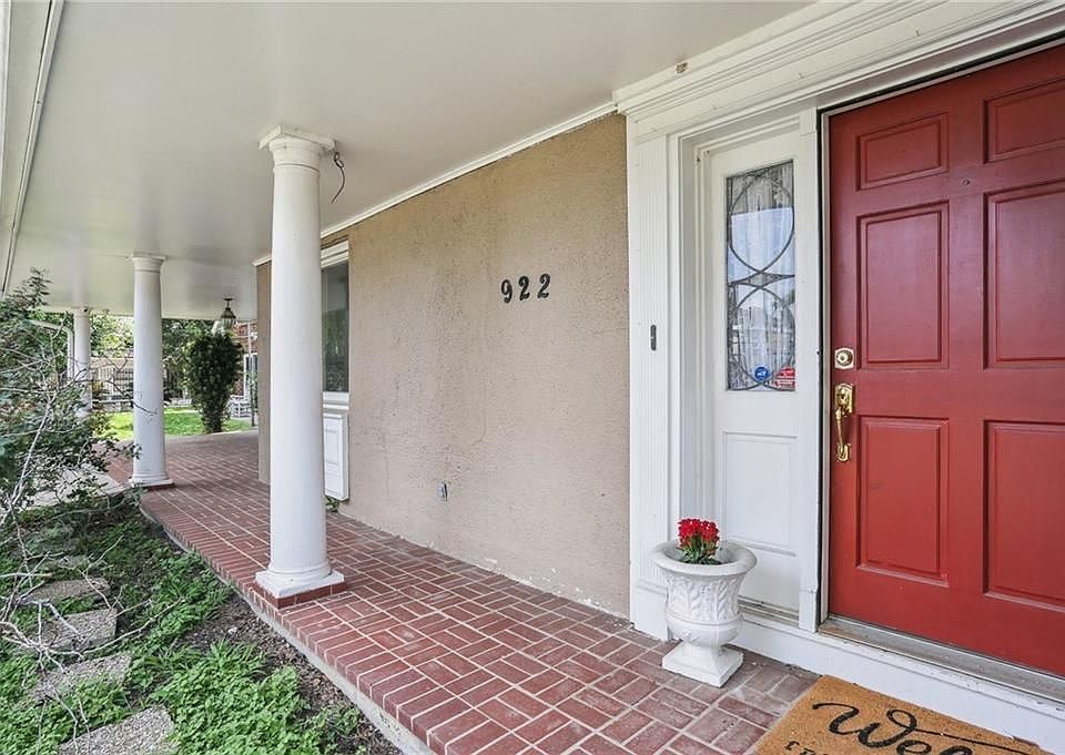 1st image of 922 Lamanche St