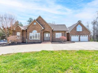 1026 E Stage Coach Trl, Lawndale, NC 28090