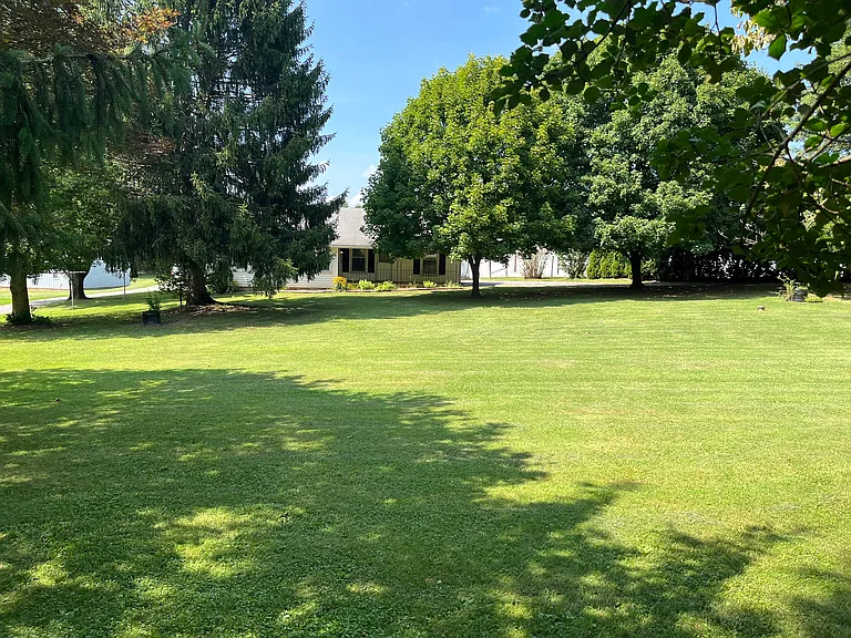 310 N Constitution Ave — Photo 2
