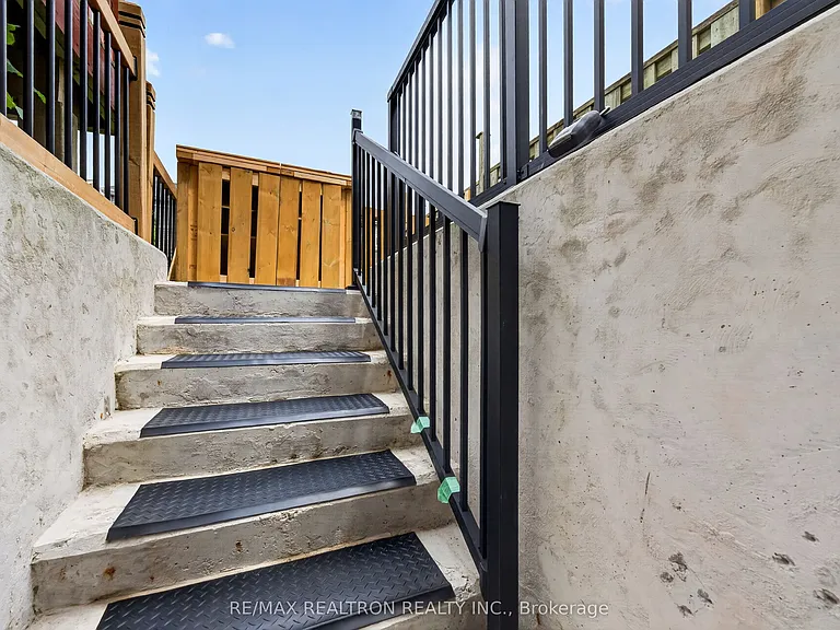 40 Carr Dr — Photo 24