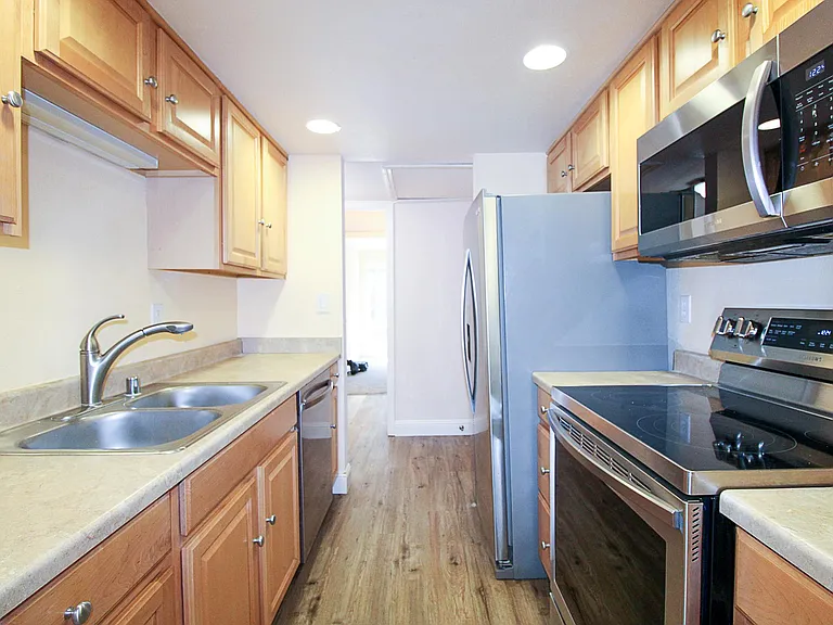 2408 Larkspur Ln #247 — Photo 2