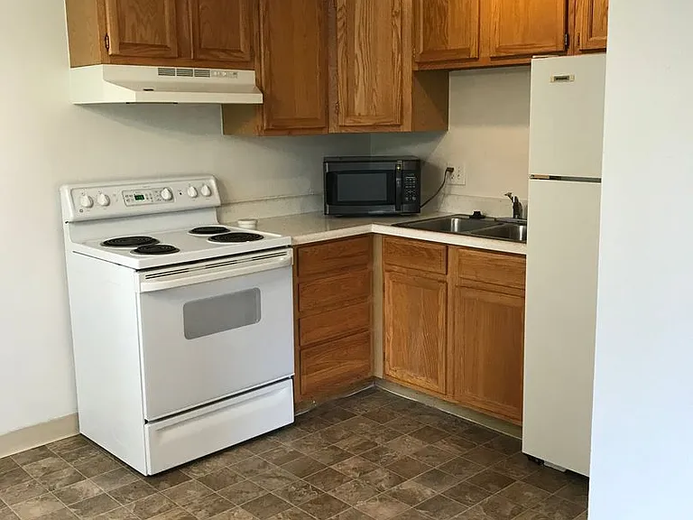95 N Clarkson St Carolyn Arms Apartments — Photo 5