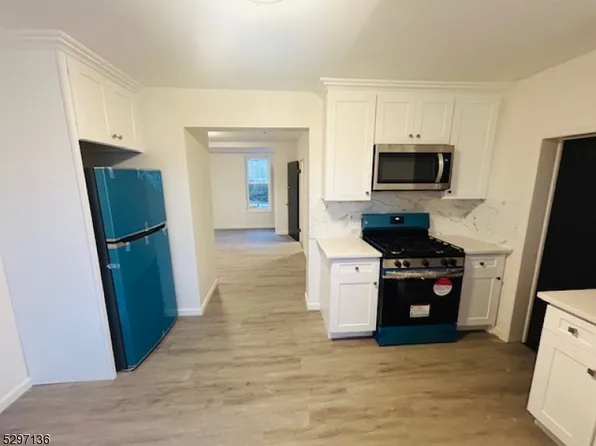325 Lilac Ln, Carlstadt Boro, NJ 07072
