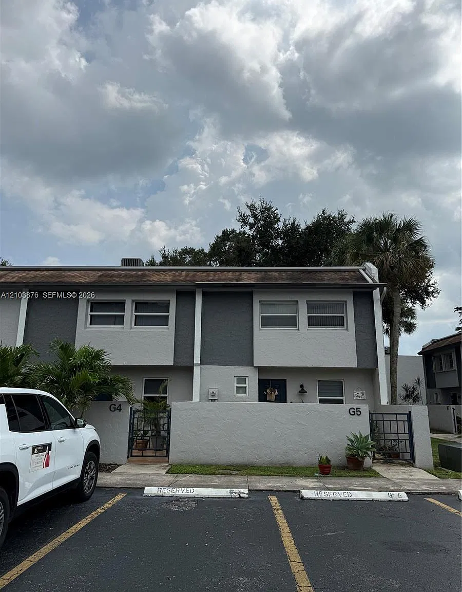 Lake Village Condo — Photo 2