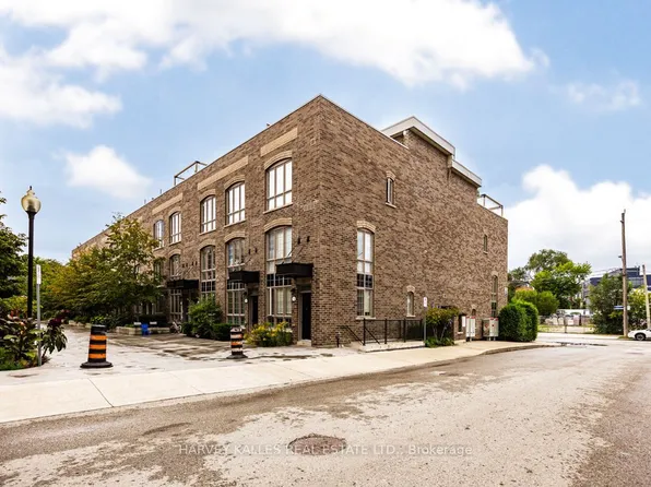 1 Elsie Ln #61, Toronto, ON M6P 0B8