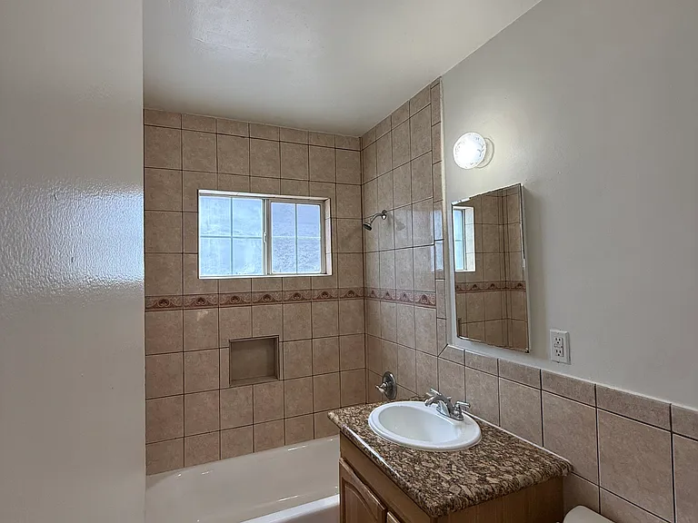 615 E Magnolia Blvd #D — Photo 3