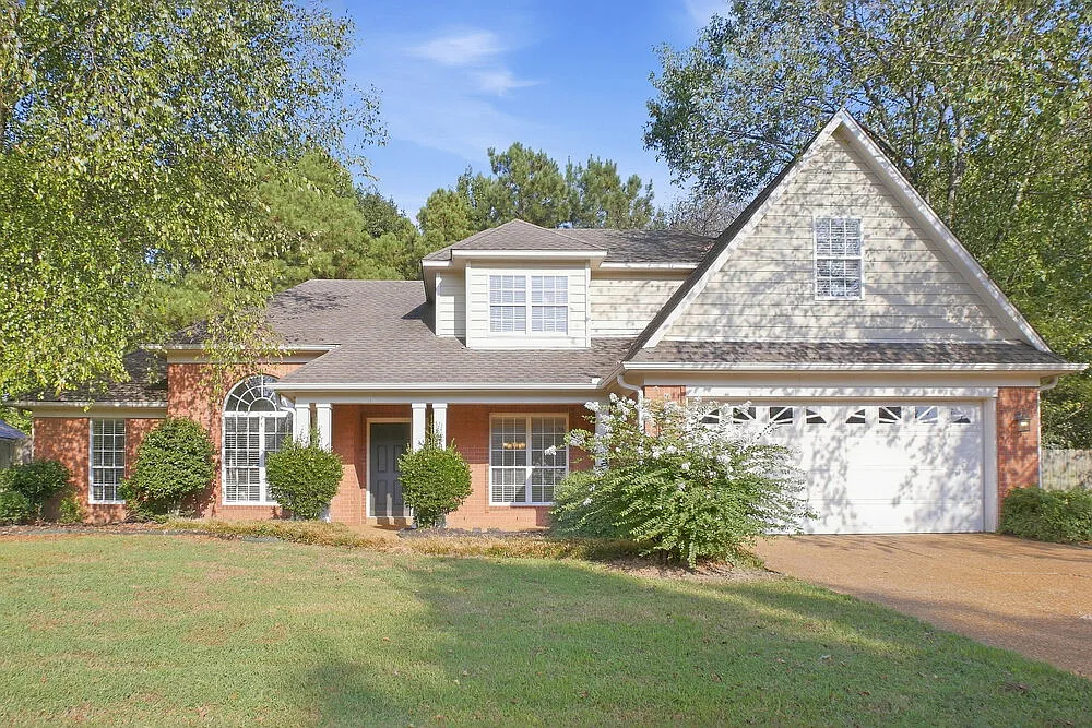 4 bed, 3.0 bath, 2466 sqft, $2,445 — Photo 1