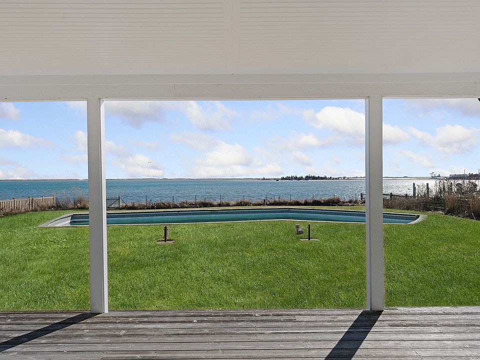 41 Oak Ln, Hampton Bays, NY 11946 Zillow