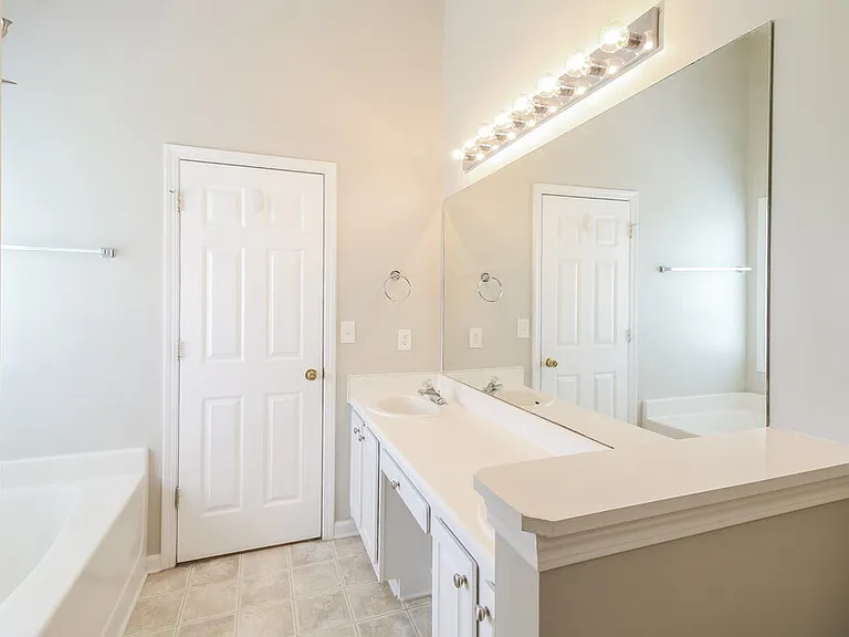 180 Lake Cove Approach — Photo 13