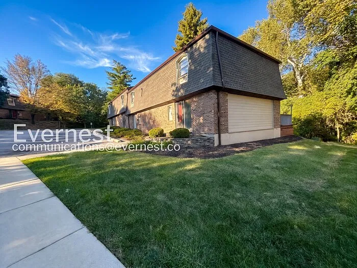 3 bed, 2.0 bath, 1800 sqft, $2,100 — Photo 2