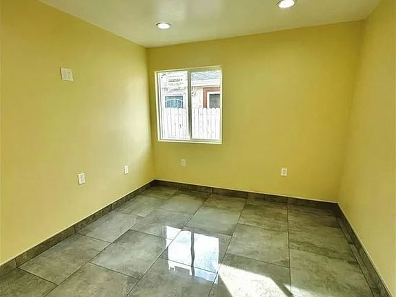 3rd image of 3538 W 108th St #35383538-1/4