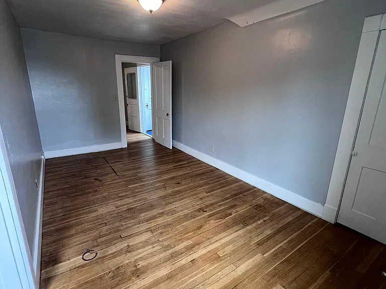 508 W High St — Photo 6