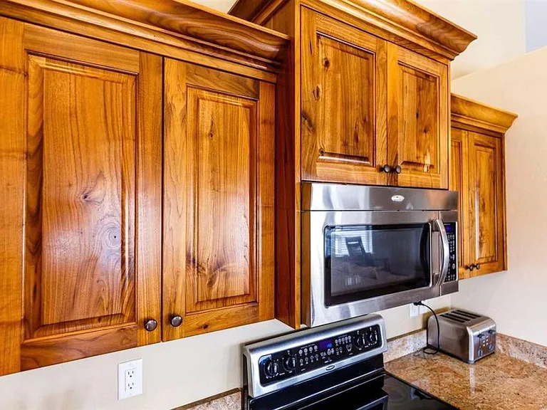 3716 Enfield Ave — Photo 9