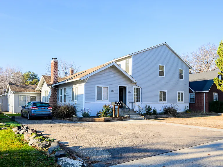 1908 Cleveland Blvd #1908 — Photo 2