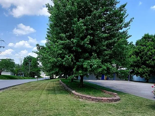 111 State Road Ave, New Bloomfield, MO 65063