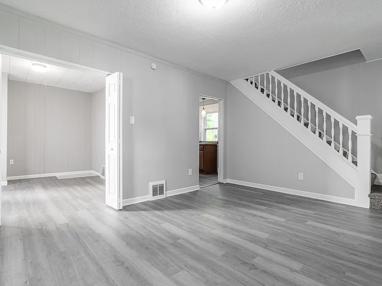 312 Upland Ave — Photo 6