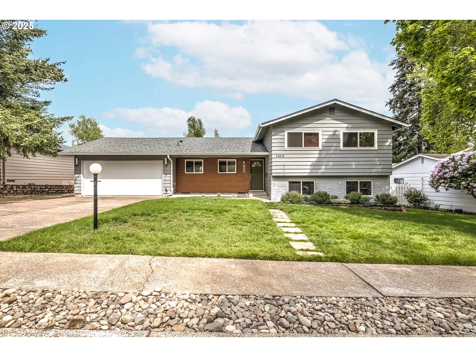 14075 SW Cherryhill Dr photo 1