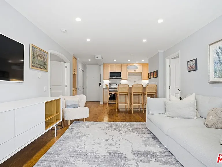1040 Coast Blvd #401 — Photo 2