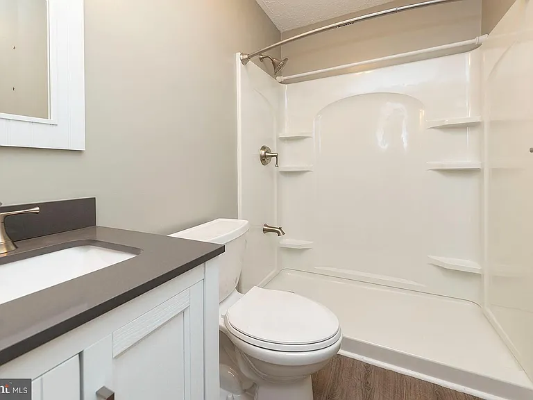 304 Chatham Sq — Photo 19