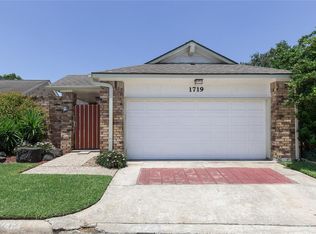 1719 Sullins Way, Houston, TX 77058
