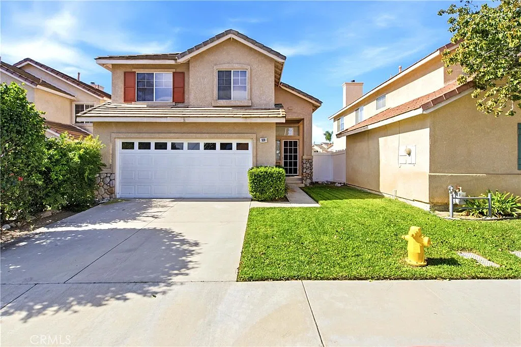 3 bed, 2.5 bath, 1357 sqft, $3,200 — Photo 1