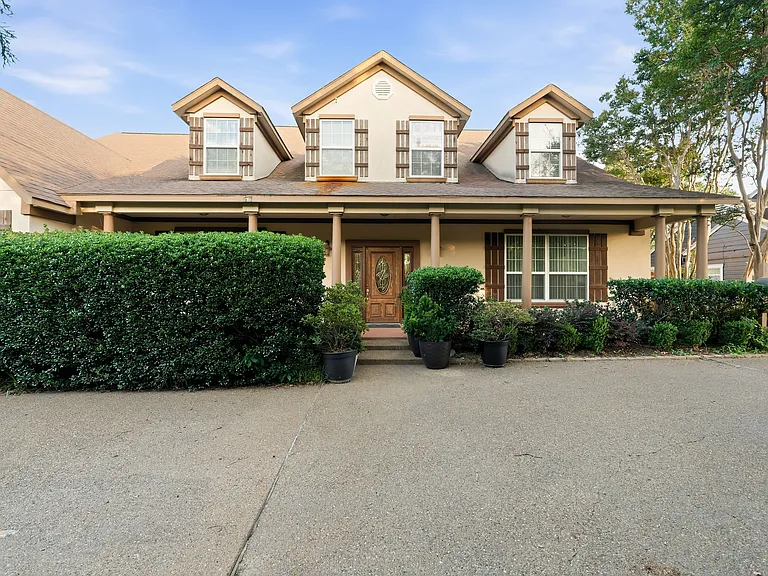 2720 Oates Dr — Photo 76