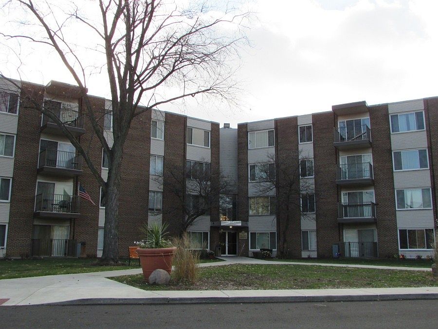 1st image of 140 W Wood St