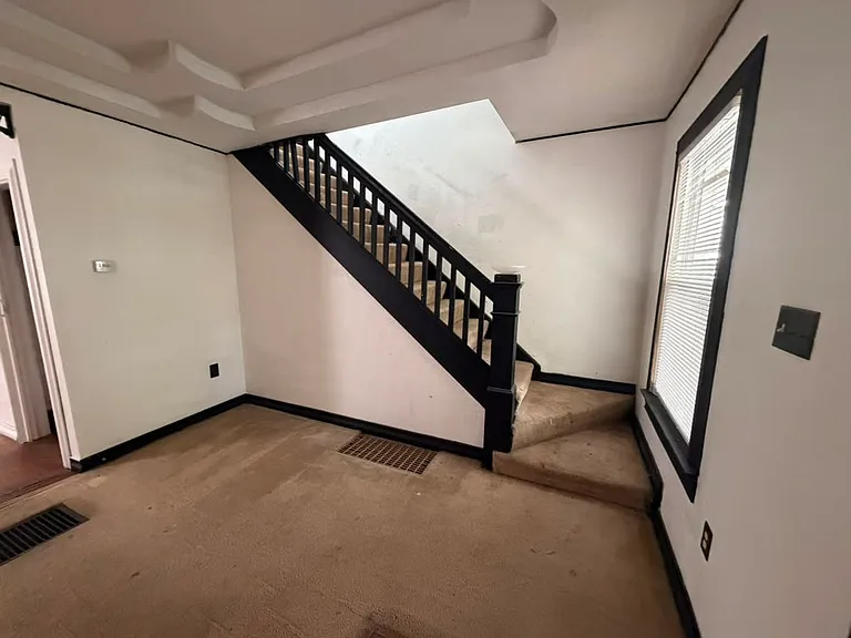 451 E Pearl St — Photo 12