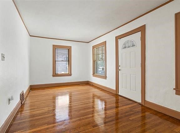 4th image of 5345 Swope Pkwy