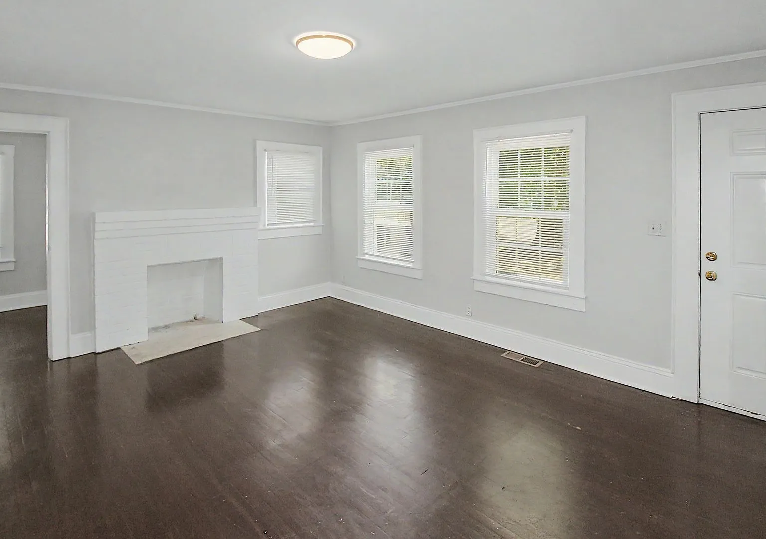 Charming home with updated Kitchen — Photo 4